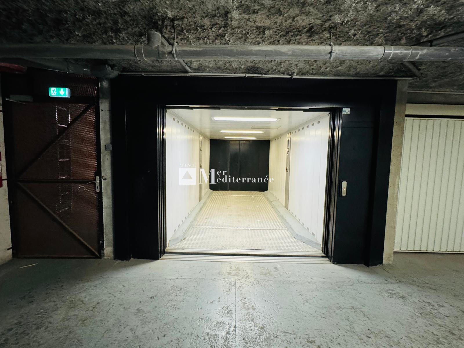 Image_, Garage, Grimaud, ref :2576