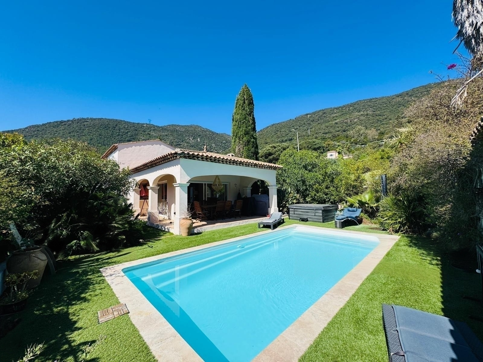 A VENDRE - VILLA CAVALAIRE