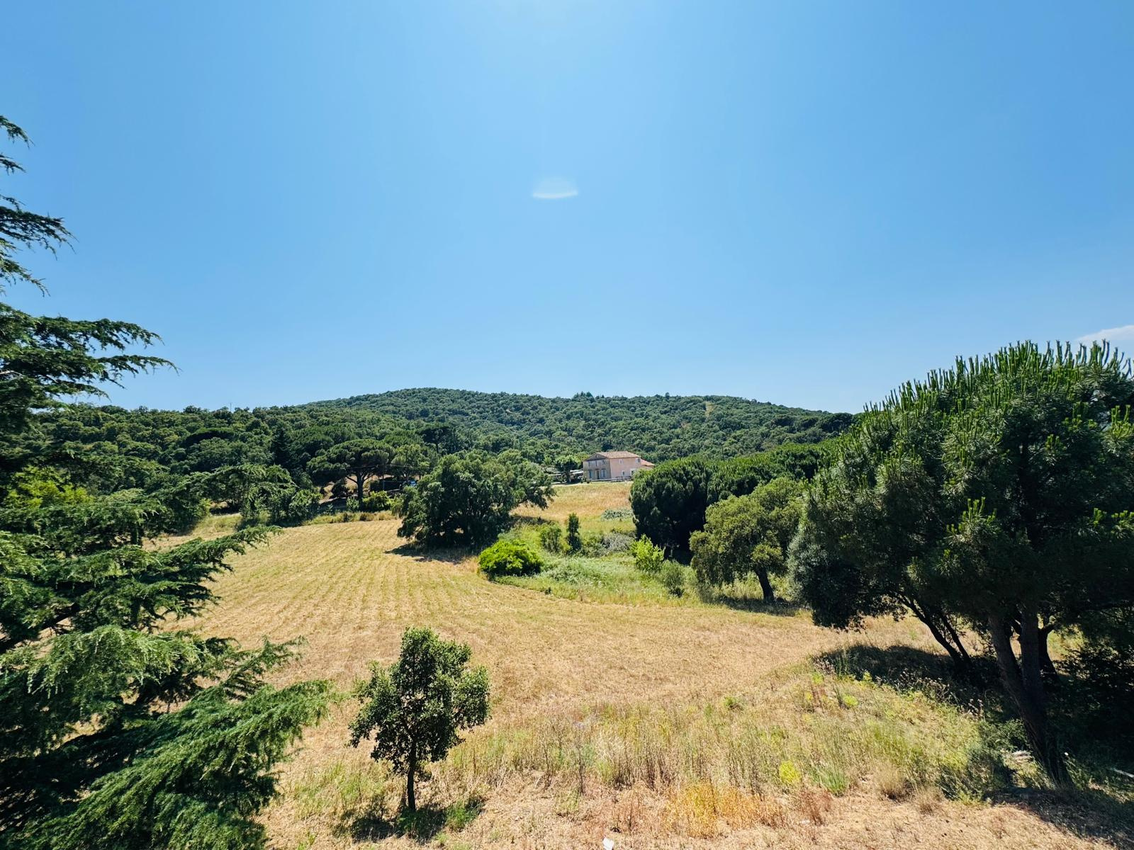 À VENDRE - PROPRIÉTÉ DE 20 HECTARES AVEC BASTIDE ET DÉPENDANCES - 83120 SAINTE MAXIME