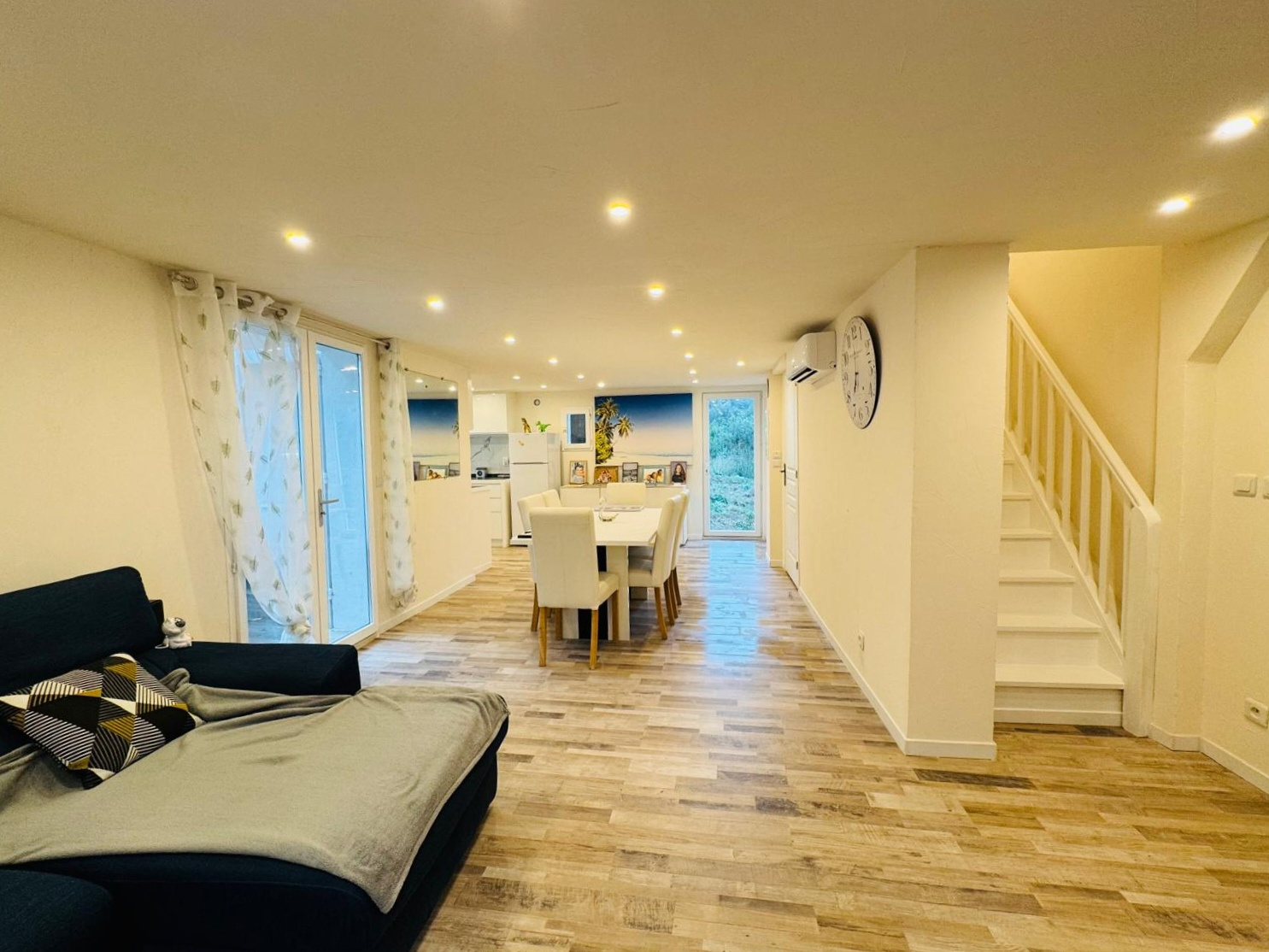 A VENDRE - MAISON 4 PIECES DE 185m2 AVEC UN DOUBLE GARAGE DE 45 m2 A GRIMAUD