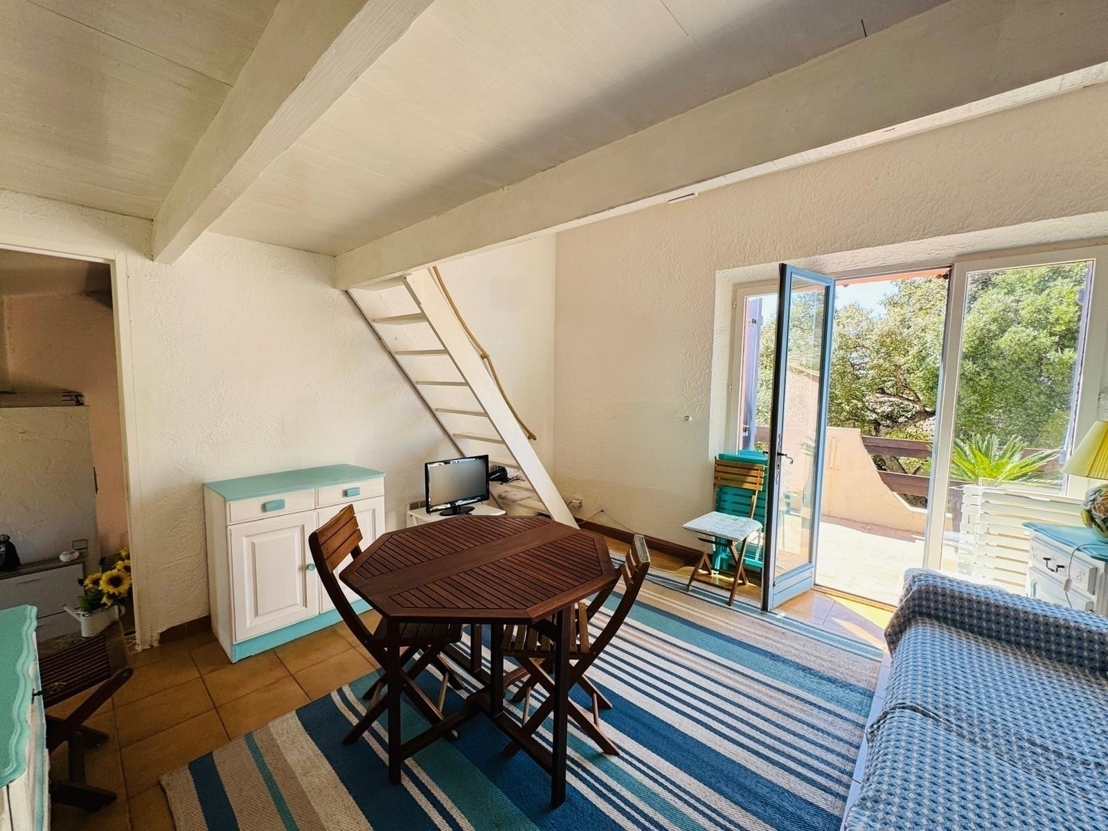 EN VENTE - 2 studios côte-à-côte, dernier étage à Cavalaire-Sur-Mer 83240