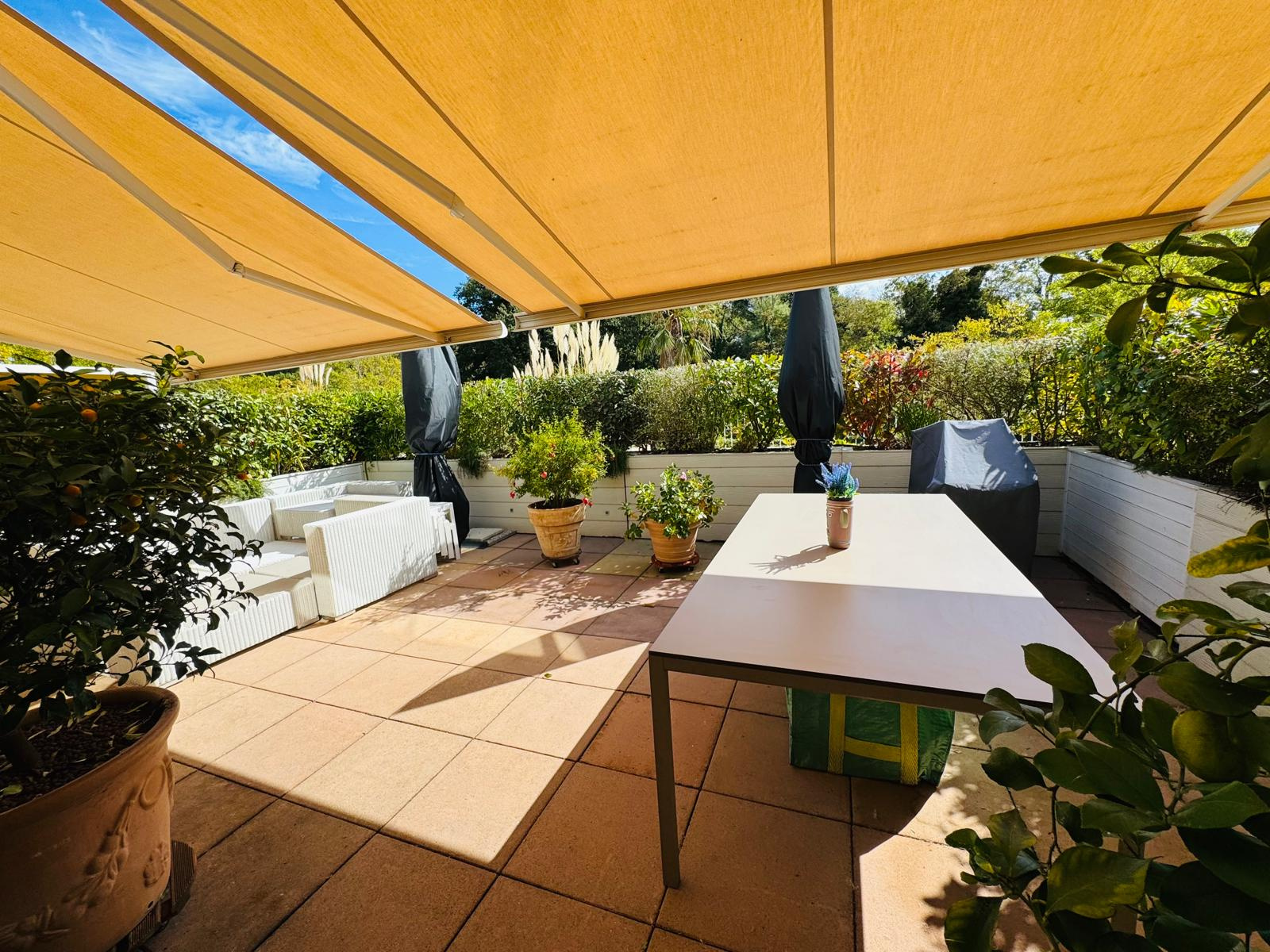 À VENDRE : SPACIEUX DUPLEX DE 98 M2 AVEC TERRASSE À PORT COGOLIN